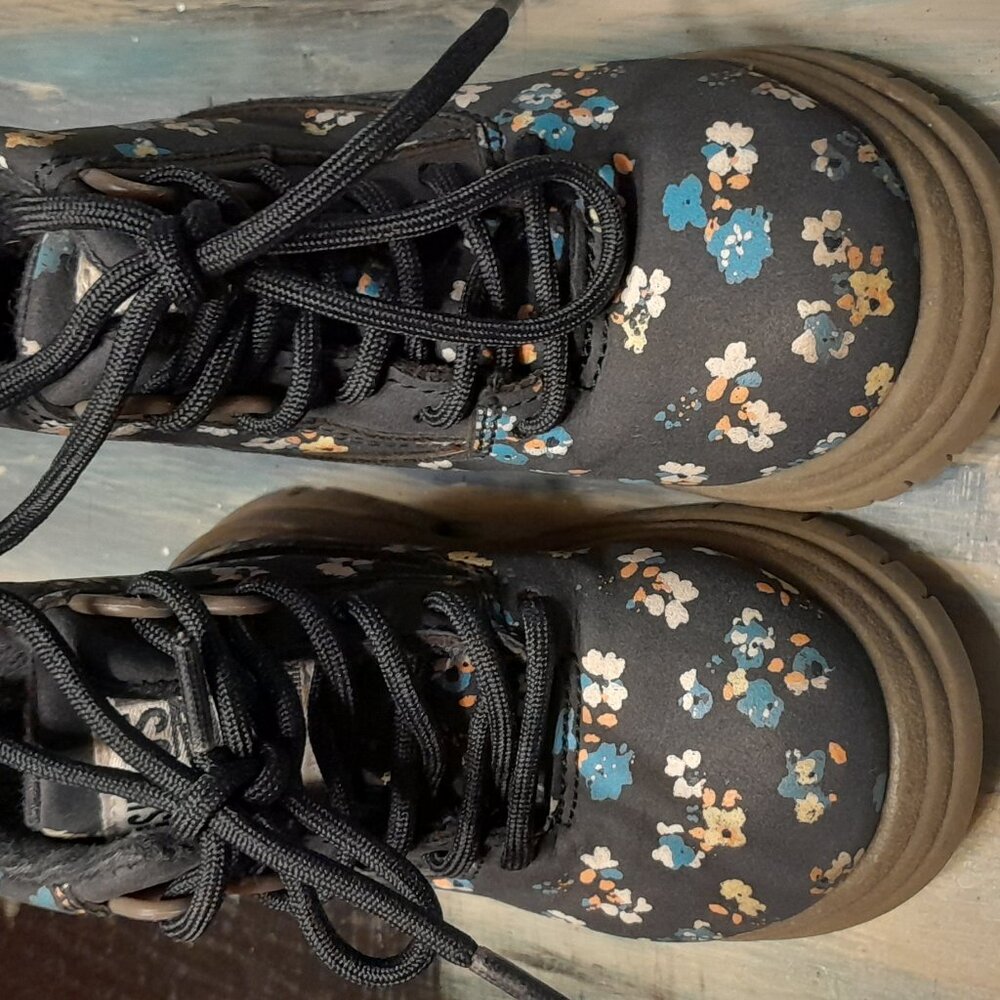 oshkosh kids flower print boots